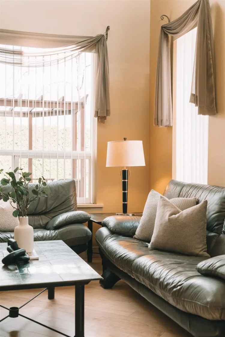 Morningside Family Home 3 Beds 3 Baths Private Backyard Close to Transit