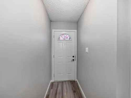 3 Bedroom Townhouse For Sale in Steinhauer Edmonton