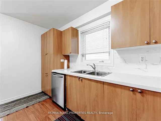 2+2 Bedroom Home Near Victoria Park Subway Station