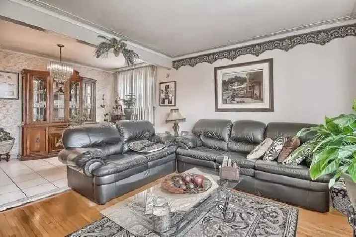 3-Bedroom Apartment Near Kennedy Subway Station