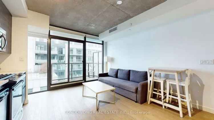 Condo For Sale in 111, Bathurst Street, Toronto, Ontario