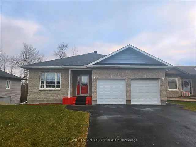 Charming Smiths Falls Bungalow 2 Bed 2 Bath