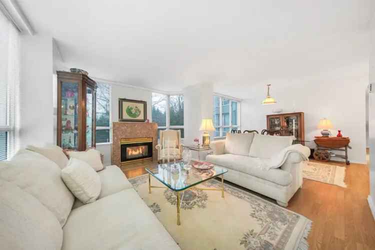 Condo For Sale in Surrey, British Columbia