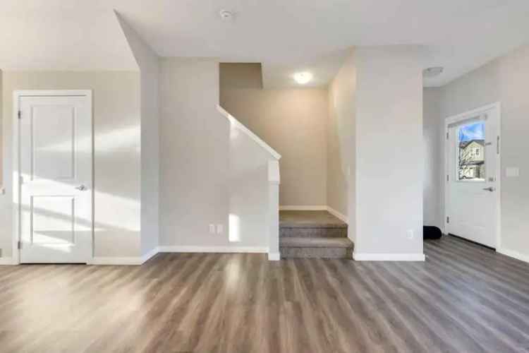 Duplex For Rent in Calgary, Alberta