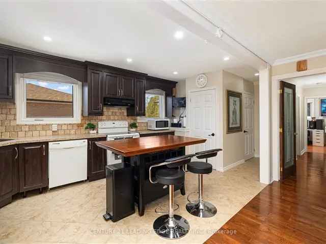 House For Sale in 38, Wheatsheaf Crescent, Toronto, Ontario