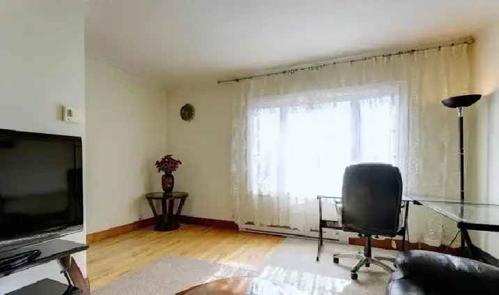 MEUBLÉ, TOUT INCLUS, SPACIEUX HAUT DE DUPLEX, NDG