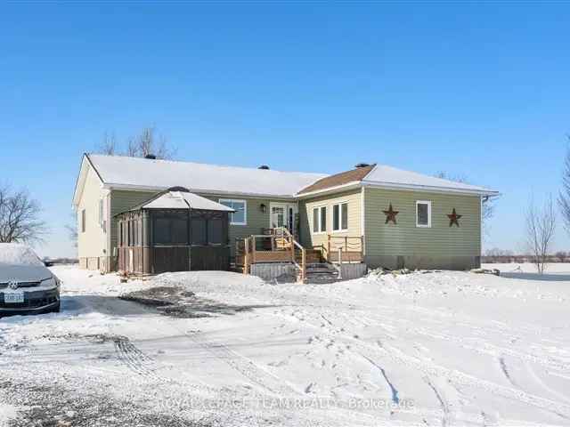 2+2 Bedroom Bungalow with Gourmet Kitchen and Hot Tub