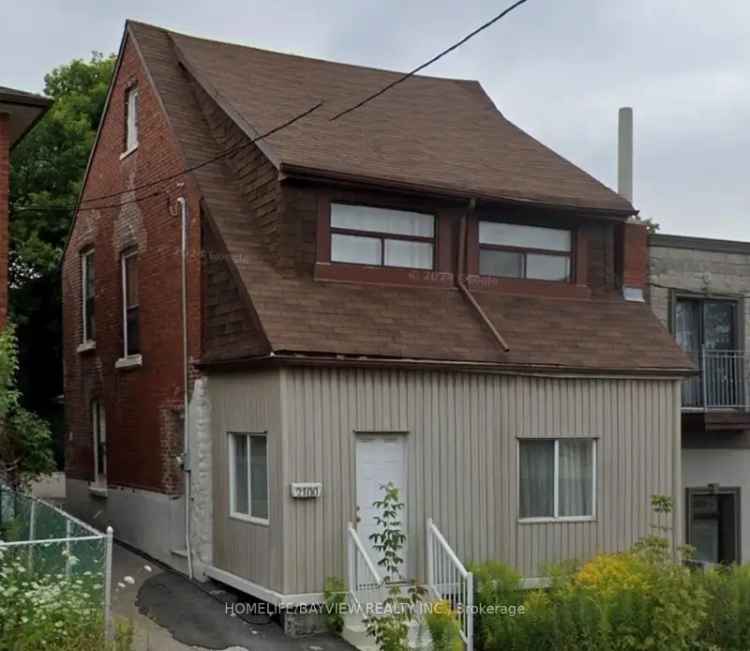 House For Sale in Toronto, Ontario