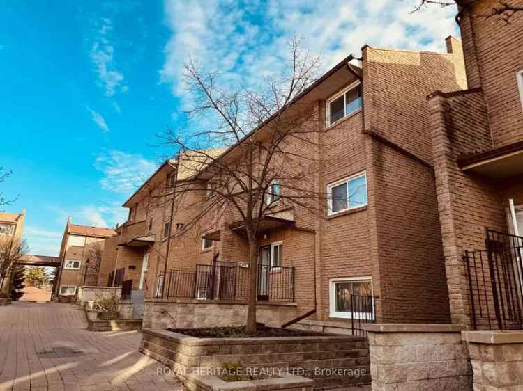 3-Bedroom Condo Townhome in Scarborough Village