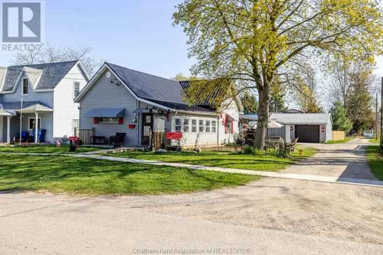 3-Bedroom Bungalow with Pool and Garage - Family Home