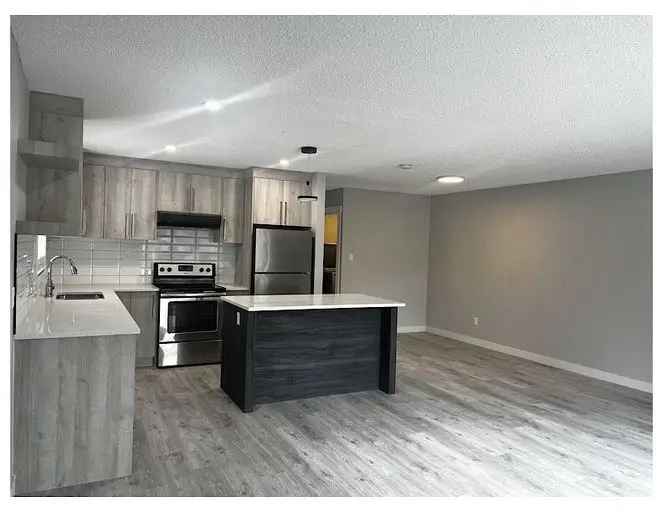 7422 36 Avenue Northwest -  in Calgary