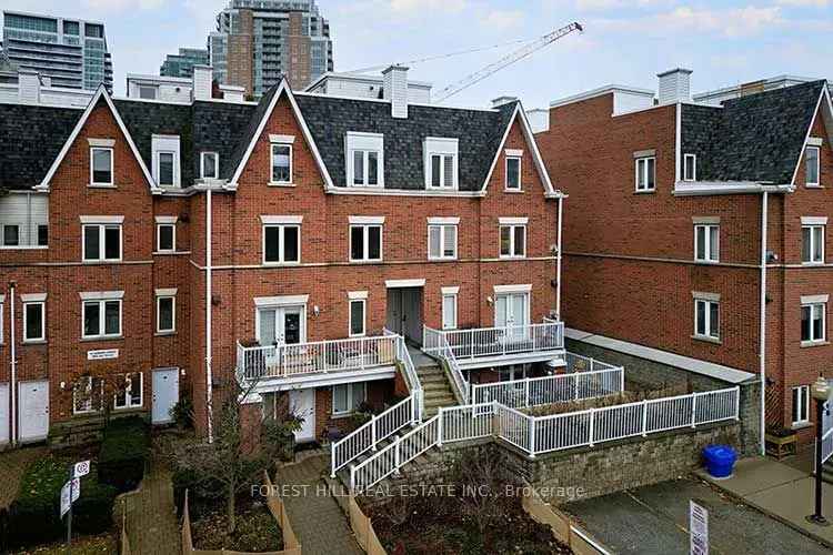 3 Bedroom Townhouse near King West - Modern Design, Rooftop Terrace, Private Garage