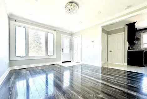 3 rooms house of 422 m² in Toronto