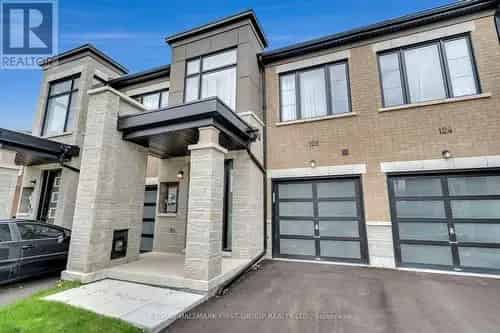 4 Bedroom Townhouse in Whitby Williamsburg