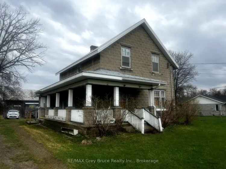 9.1 Acres 4 Bed 2 Bath Home in Wiarton