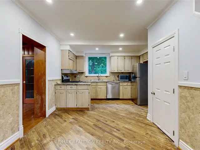 House For Sale in Richmond Hill, Ontario