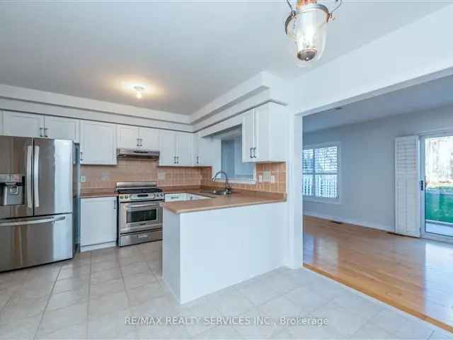 Family Home Near Vaughan GO Train 3 Bed 4 Bath