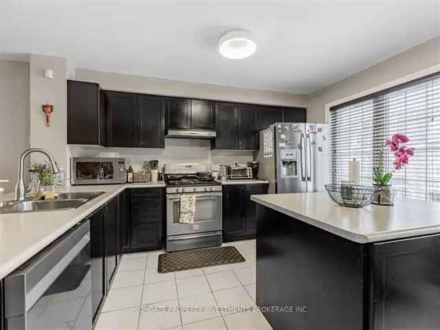 Bright 3 Bed 3 Bath Home in ScarboroughMarkham