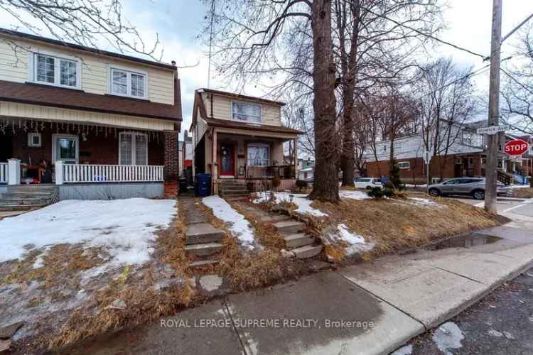 House For Sale in 95, Silverthorn Avenue, Toronto, Ontario