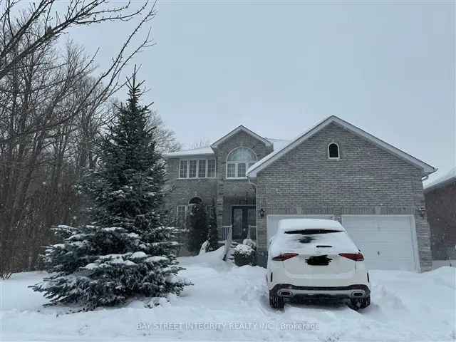 4 Bedroom Family Home Near Schools and Highway 400