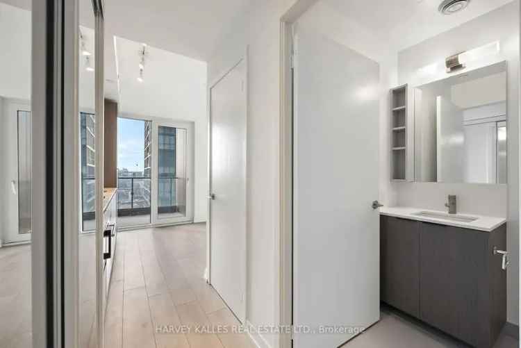 Rent One Bedroom Apartment in Toronto with Balcony and Amenities