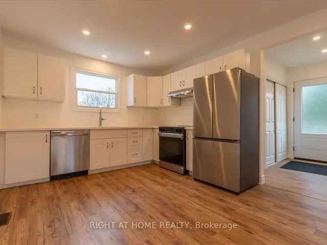 Renovated Bungalow near Collingwood Downtown