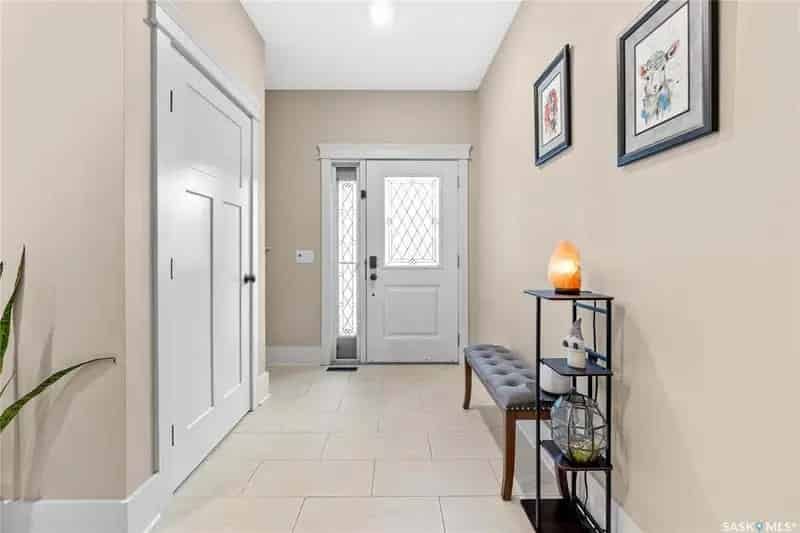 5 Bedroom Home in Sutherland with Modern Finishes and Large Backyard