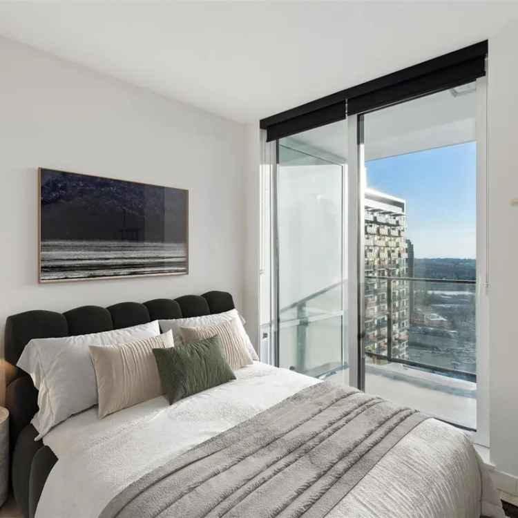 Luxury 1-Bedroom Condo near King George Station