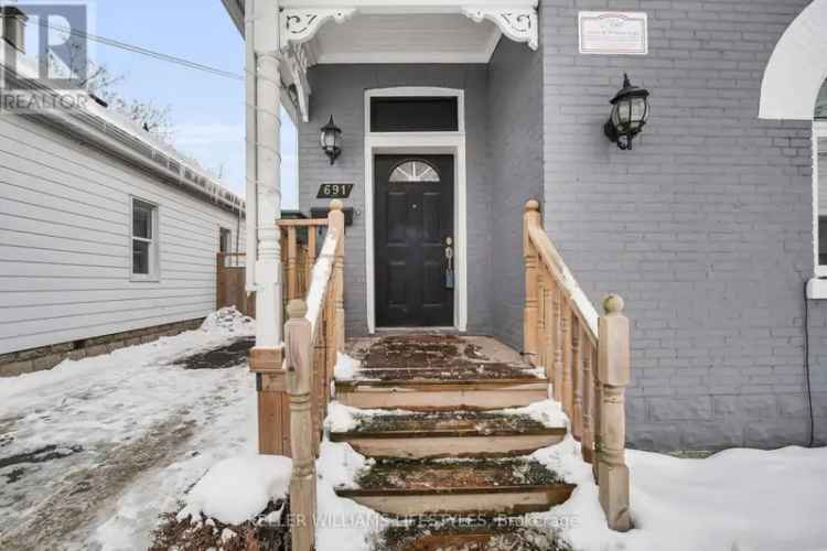 Stunning Renovated 2-Bedroom Bungalow with Loft in London