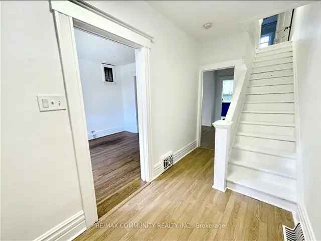 House For Sale in Hamilton, Ontario