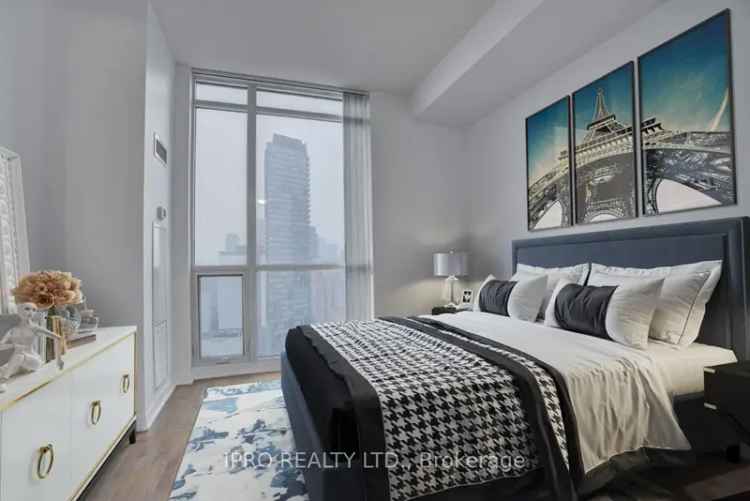 Rent Penthouse Condo on Bay Street with Amazing Features