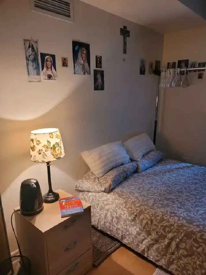 Rent one bedroom in shared accommodation near College Park Toronto