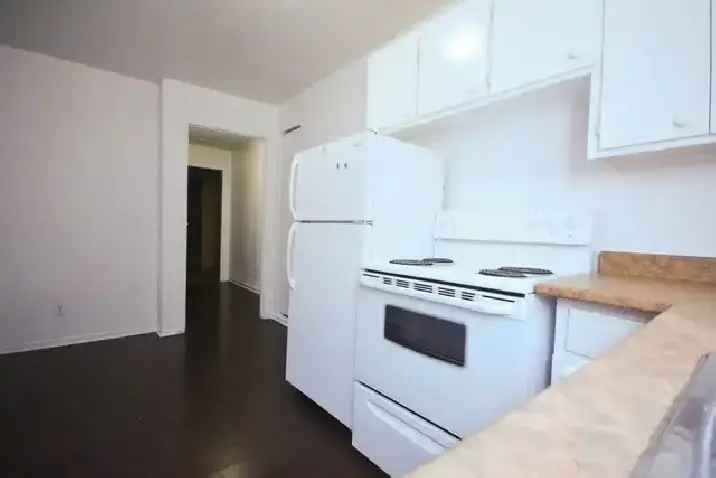 Rent 1 Bedroom Apartment in Cote des Neiges with Modern Updates