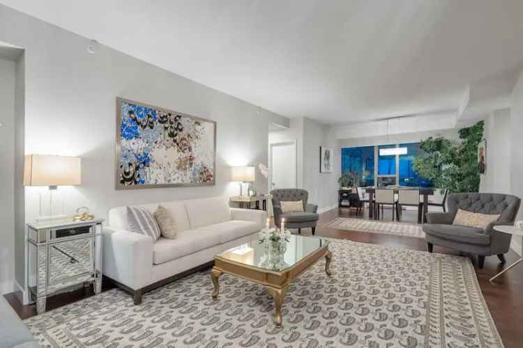 Condo For Sale in West Vancouver, British Columbia