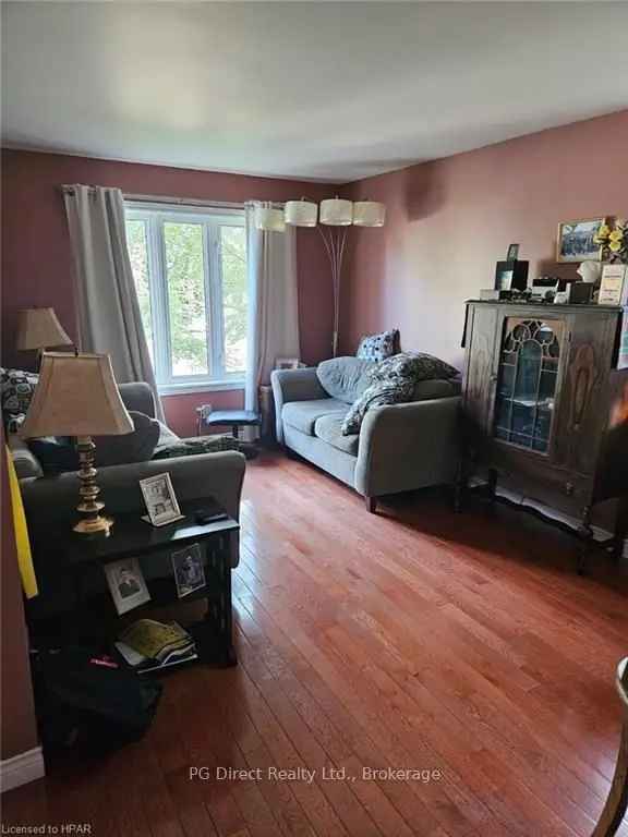 House For Sale in Windsor, Ontario