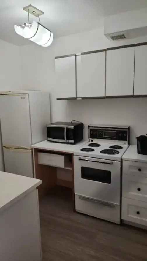 Bright furnished 2 bedroom apartment @Yonge /St. Clair Toronto