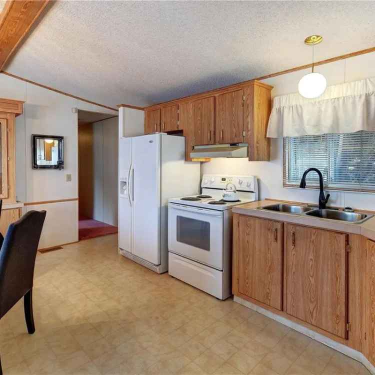 2 Bed 2 Bath Manufactured Home in Upper Lantzville