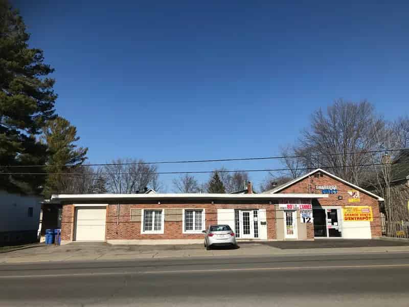 Commercial Building Office for Rent Saint Eustache
