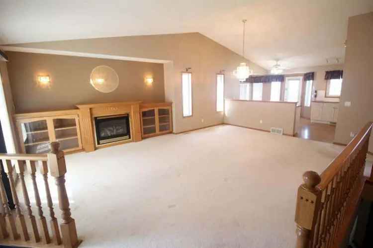 Lakefront Walk-Out Unit with Panoramic Views
