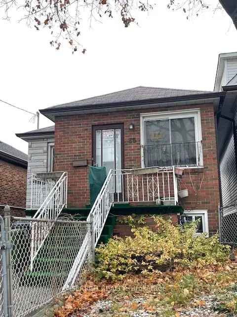 House For Sale in Toronto, Ontario