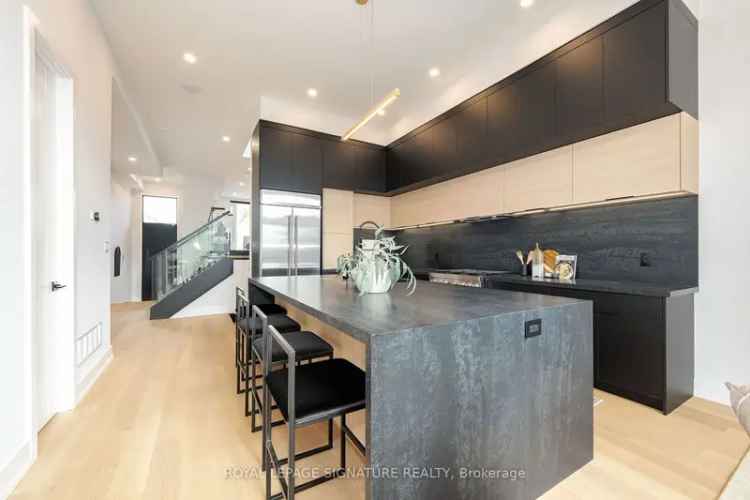 House For Sale in Toronto, Ontario