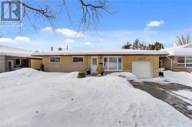 Cambridge Bungalow: Updated Kitchen, Large Backyard, Close to Amenities