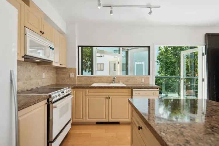 A $1,279,000.00 Apartment/Condo with 2 bedrooms in Ambleside, West Vancouver