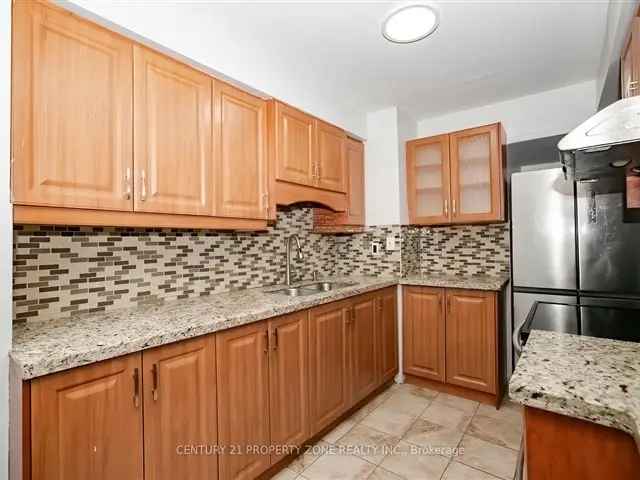 Spacious 4+1 Bedroom Townhouse in Central Mississauga