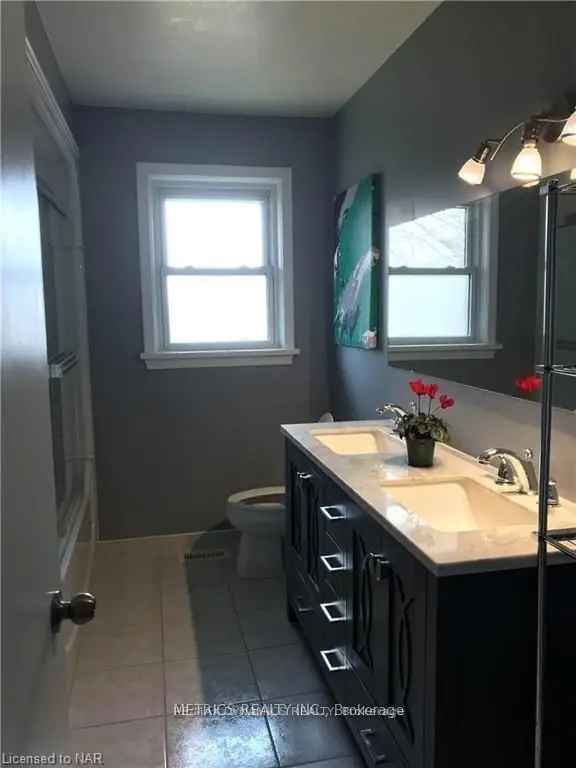 House For Sale in Niagara Falls, Ontario