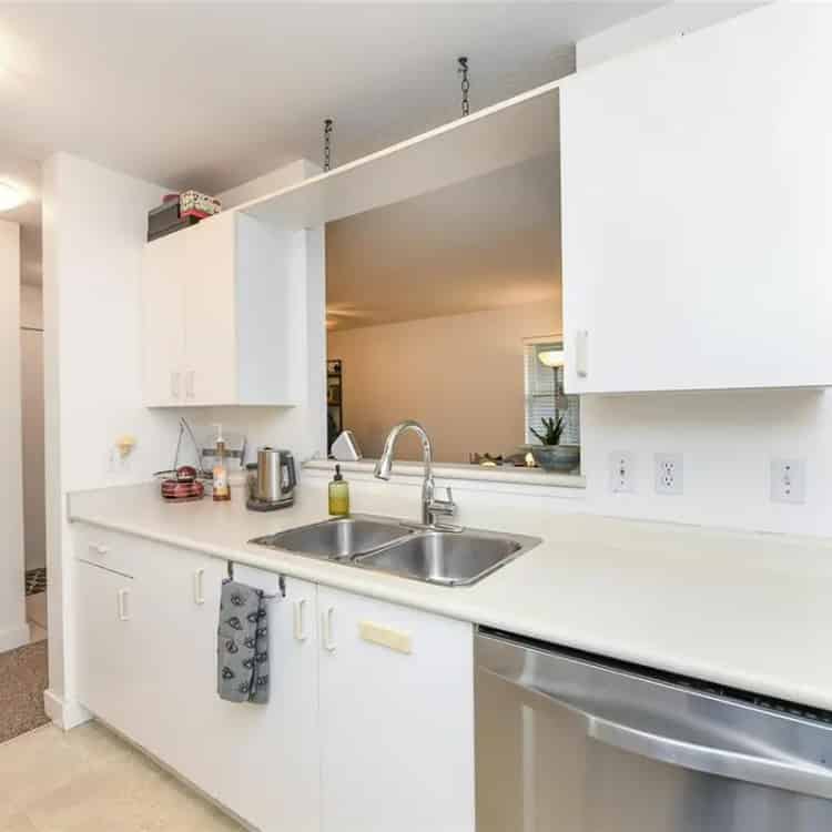 Comox Condo for Sale: 2 Beds, 1 Bath, Pet-Friendly