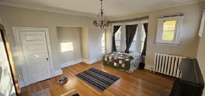 Large Room in house $1,500  Bed,Closet & sofa included if needed