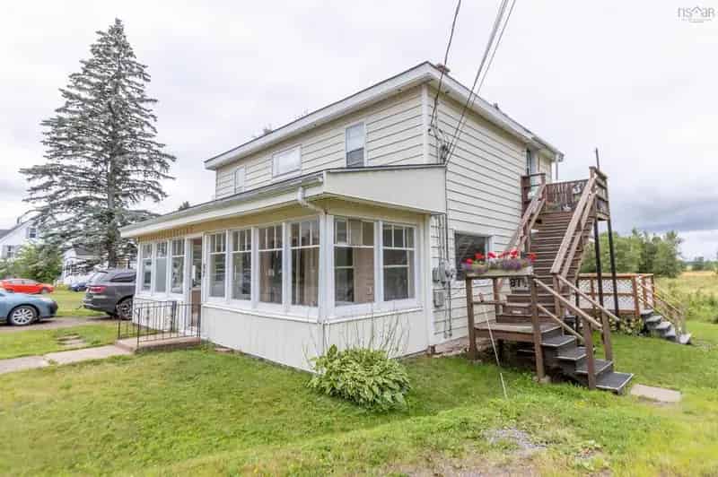 Rent Duplex in Excellent Condition with Two Units and Garage