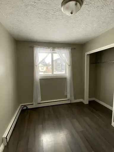 Sherwood 2 Bedroom Home Near Park and Schools
