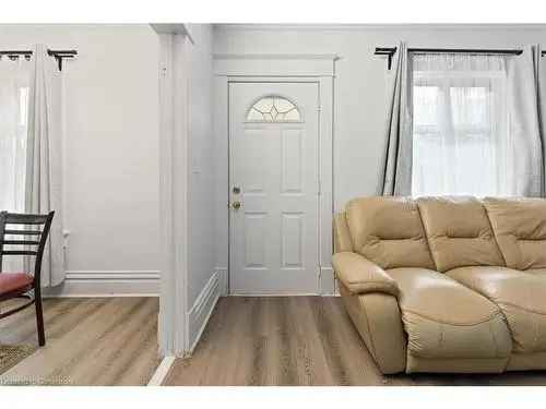 Updated 3-Bedroom Home Near Schools and Parks